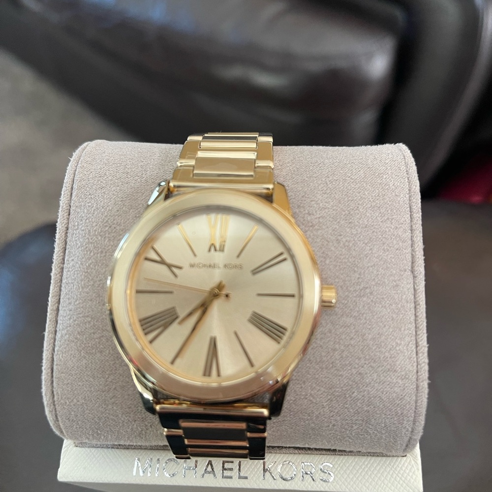 Gold Michael Kors watch - Picture 2 of 2